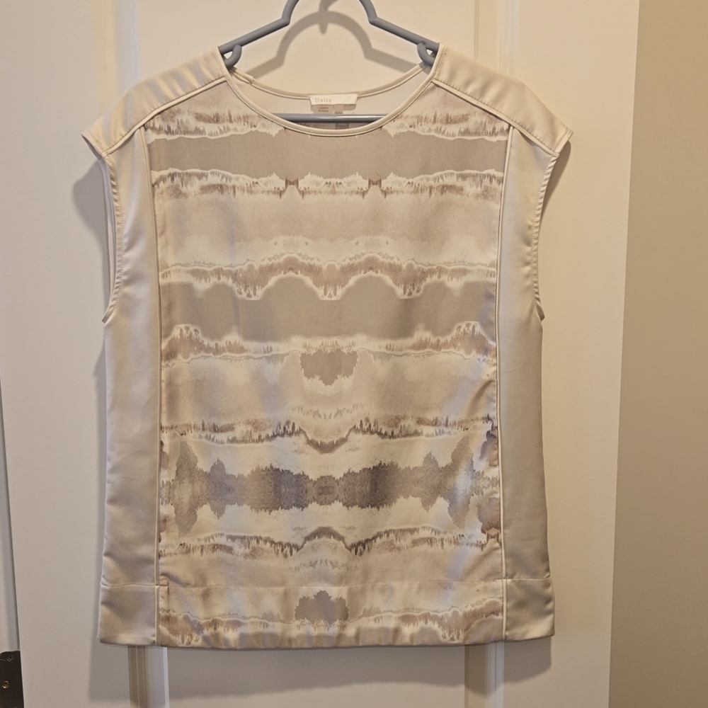 Ladies medium sleeveless top in neutral shades